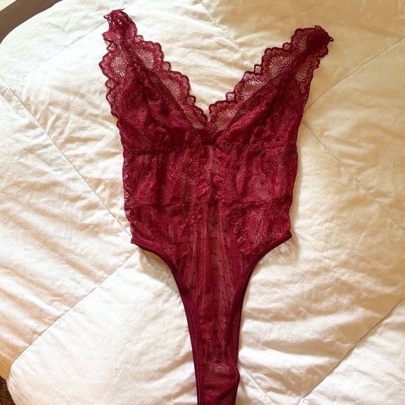 Elegant Lace Bodysuit - Red - Picture 5 of 8